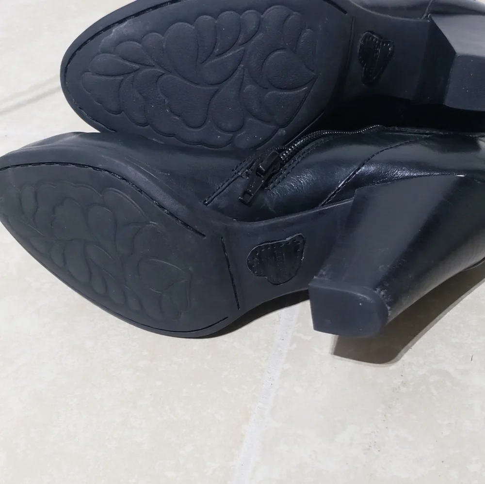 Born Vivi Ankle Heeled Boots Size 8 Women,black Detail Buckles Zipper,moto Goth - Picture 4 of 4